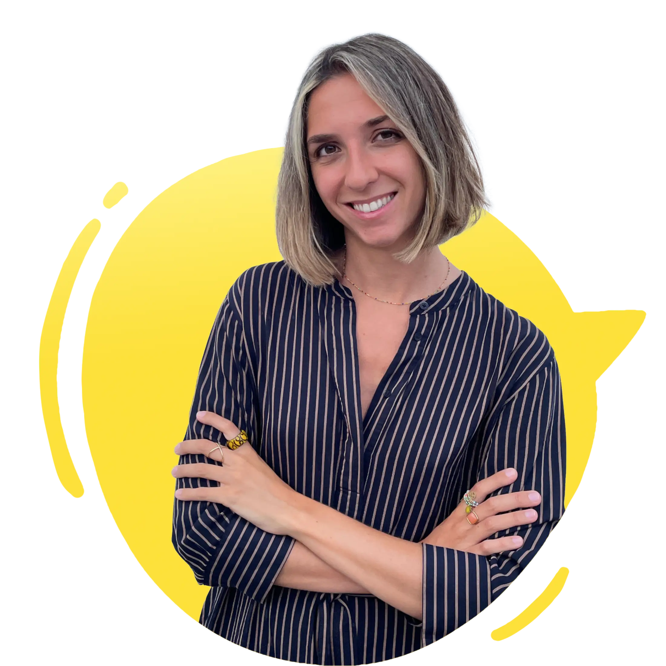 Foto de Laura de Arquer sobre fondo amarillo.